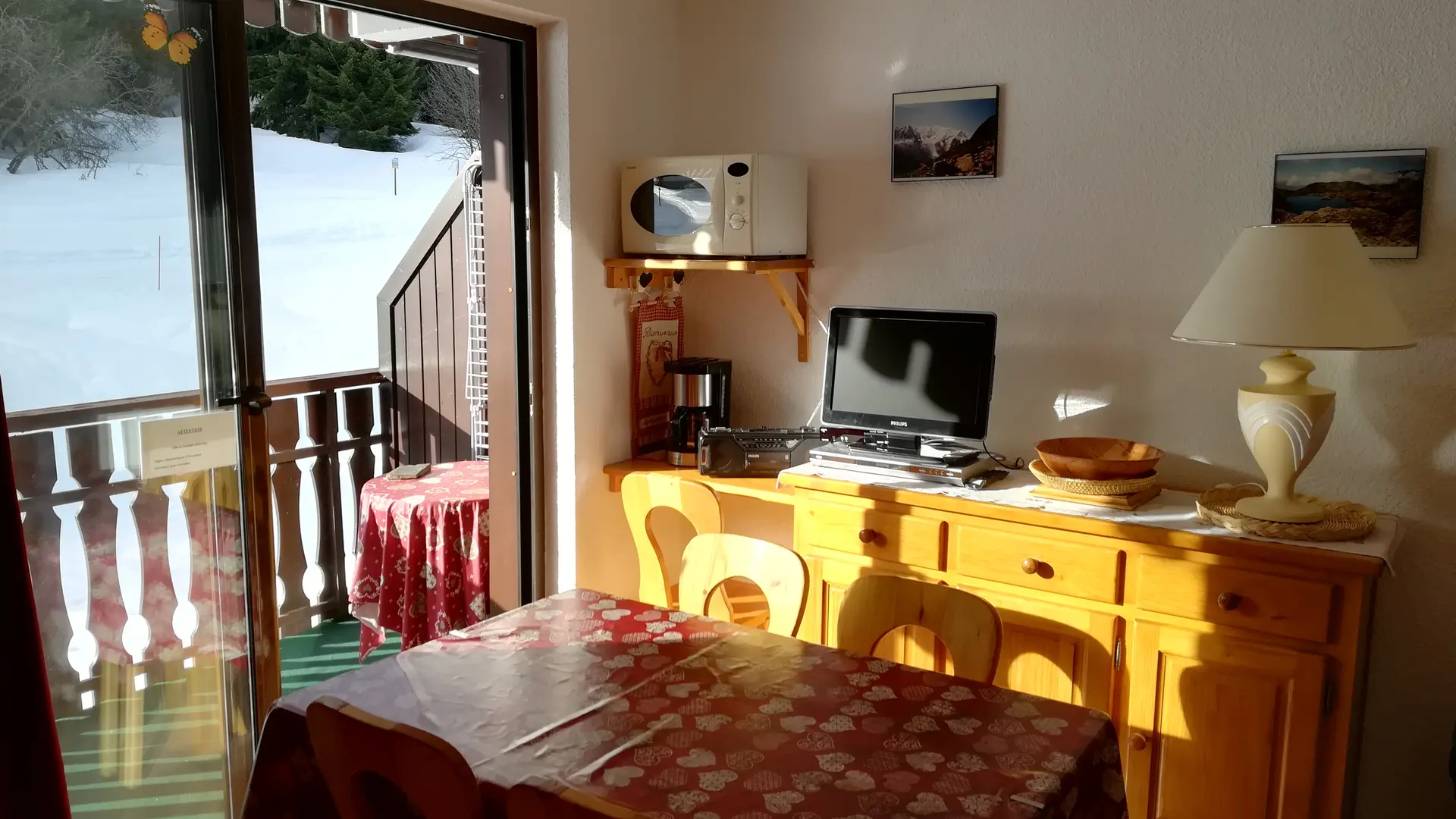 Salle à manger et balcon