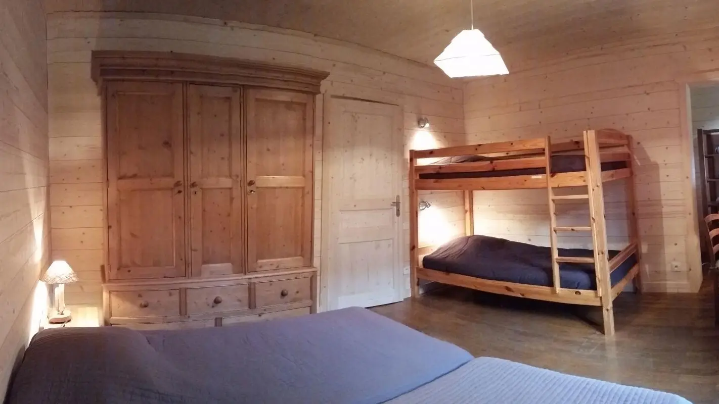 Vue panoramique de la chambre LACHAT située au 1er étage