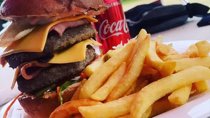 plat, frite, burger, poindimié, snack le broussard