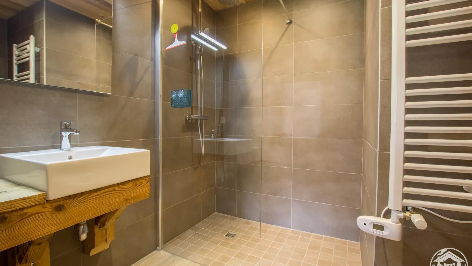 Salle d'eau de la chambre 5