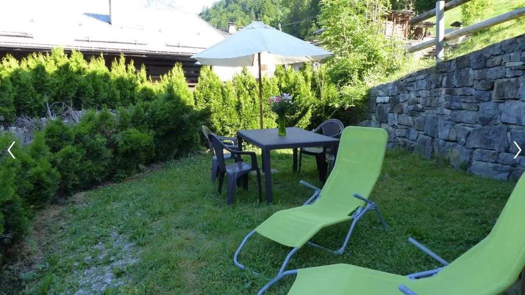 Jardin avec salon de jardin/Garden with garden furniture-Petit Chalet-Le Grand-Bornand