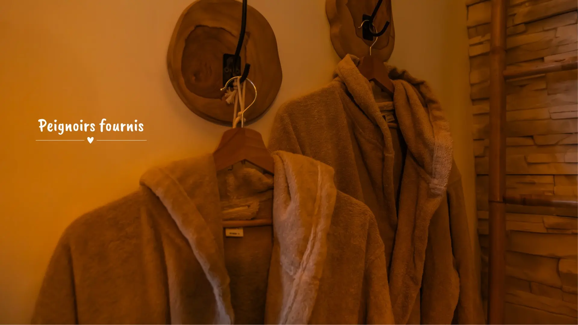 Peignoirs fournis