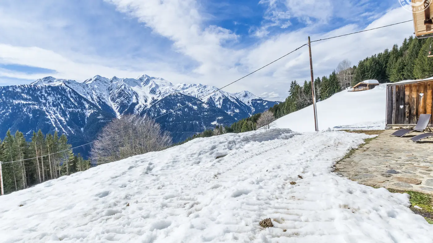 Aux deux marmottes ,vue sur la vallée coté ouest