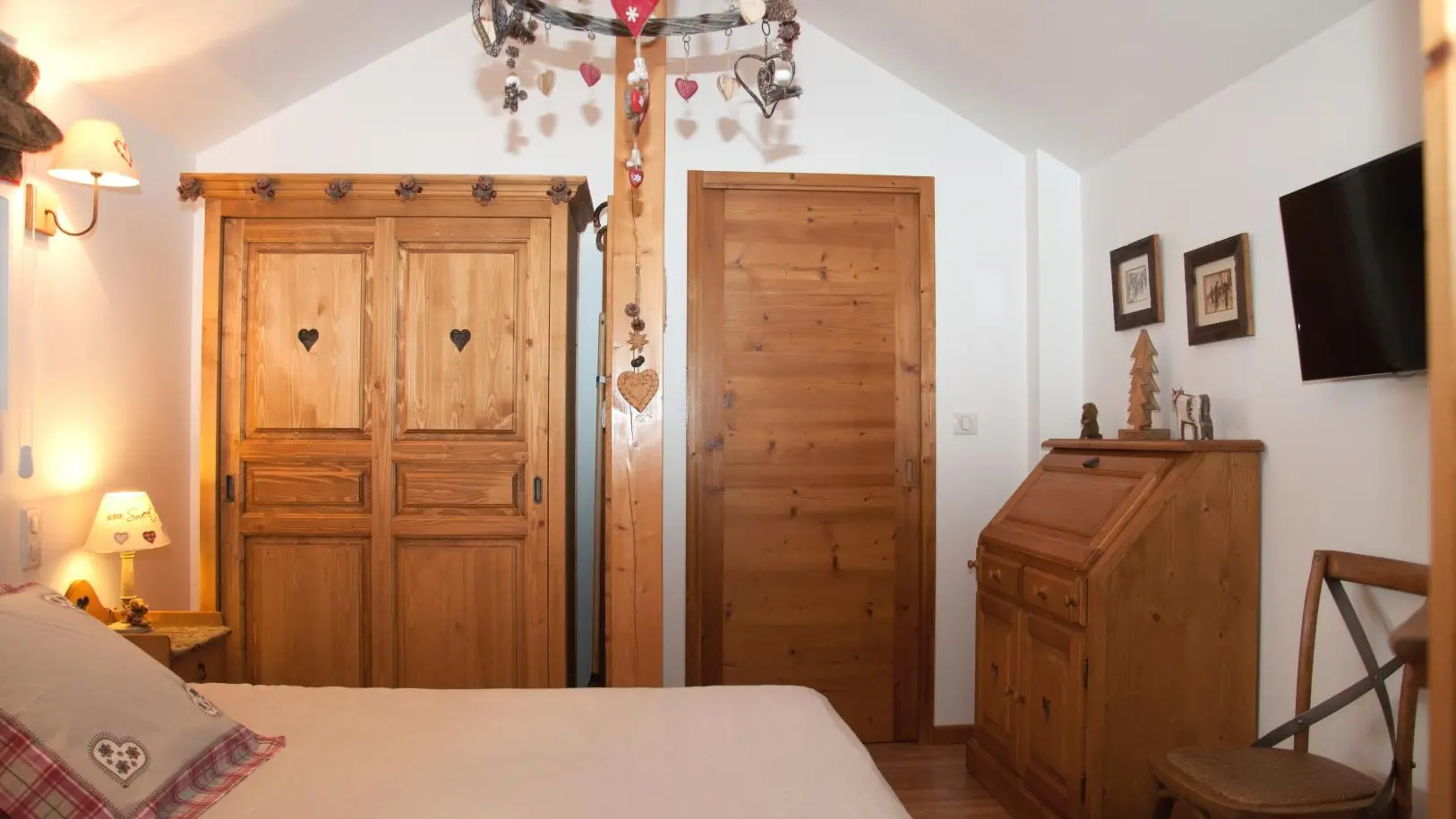 Chambre avec vue sur port coulissante de la cuisine.
