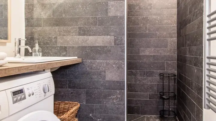 salle d'eau avec douche à l'italienne