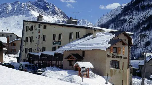 l'hotel sous la neige