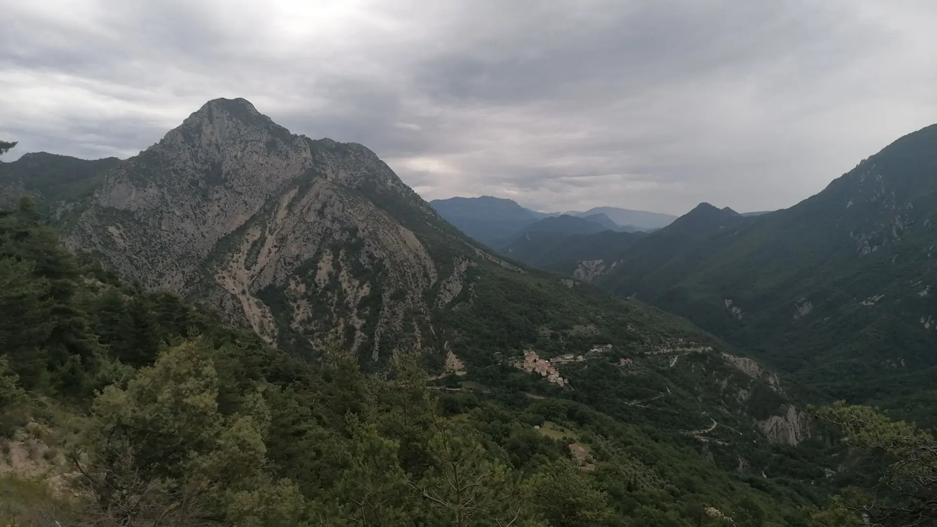 Vue sur Aiglun