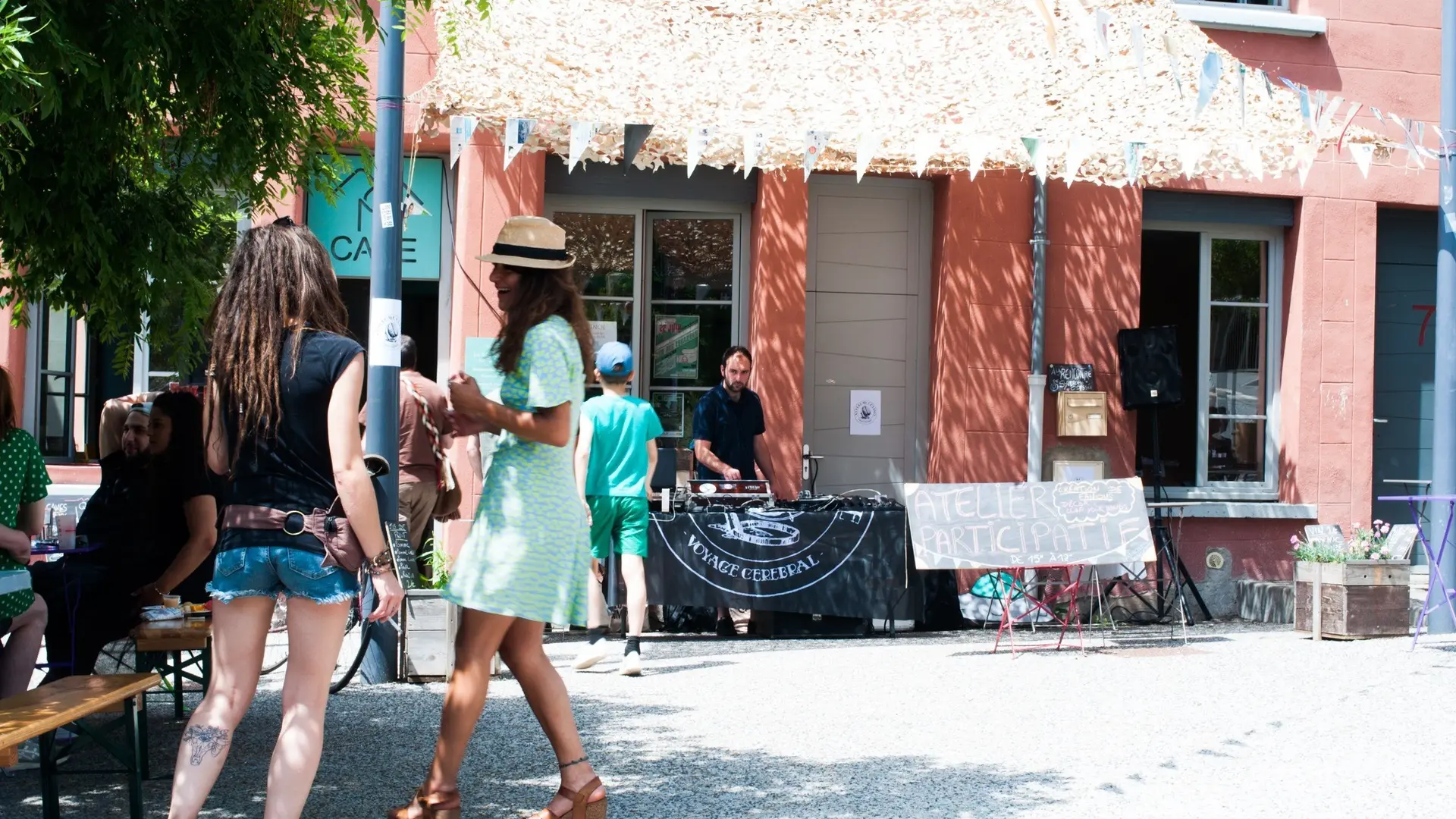 terrasse au rez-de-chaussée