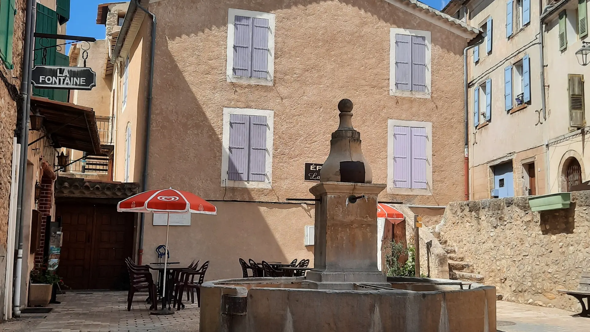 Fontaine du village