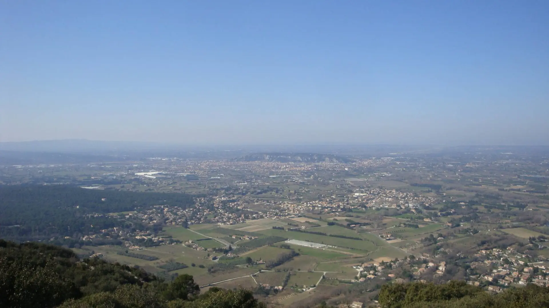 Cavaillon et la colline Saint-Jacques depuis les crêtes