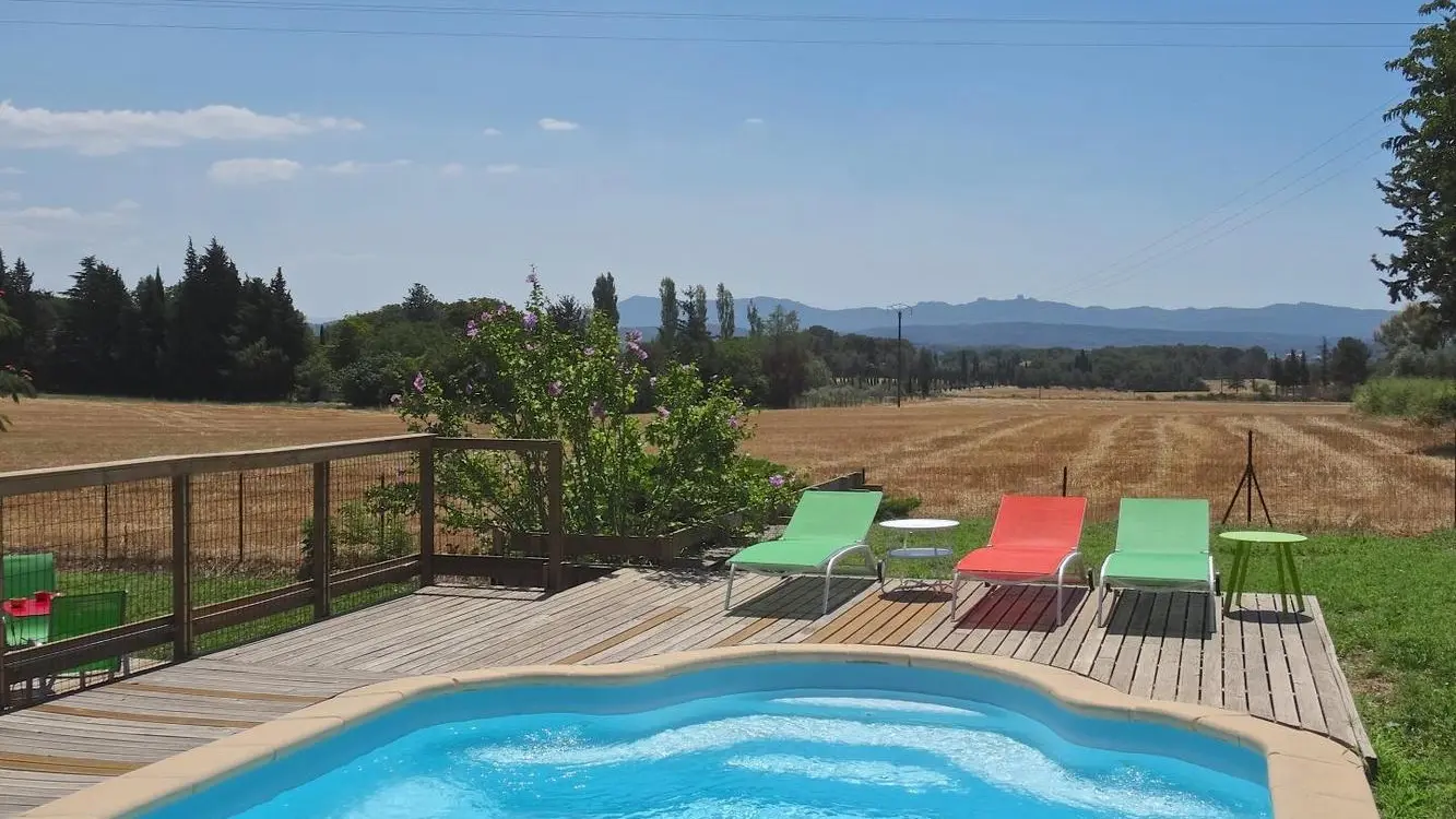 L'ESPACE PISCINE-VUE SUR LA CAMPAGNE ET LA CHAINE DE L'ETOILE