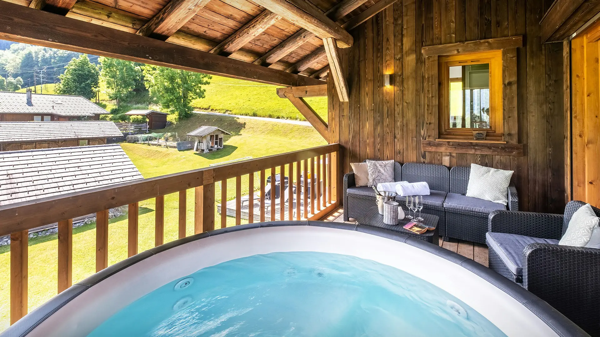 Terrase avec espace spa