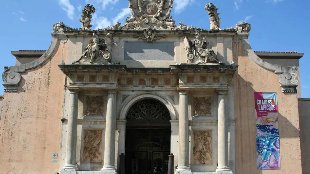 Façade