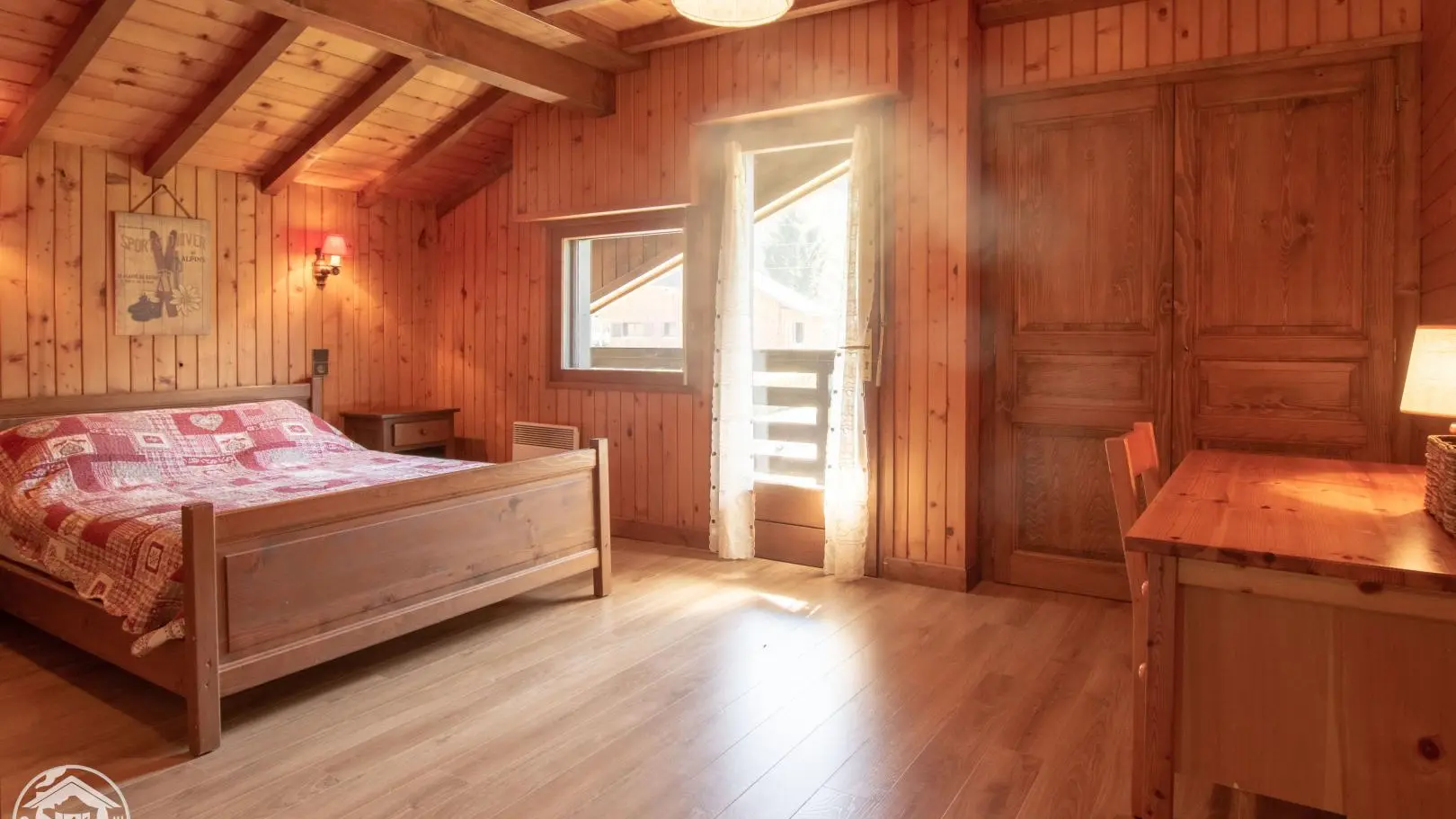 Chambre avec 1 lit 140 avec petit balcon.