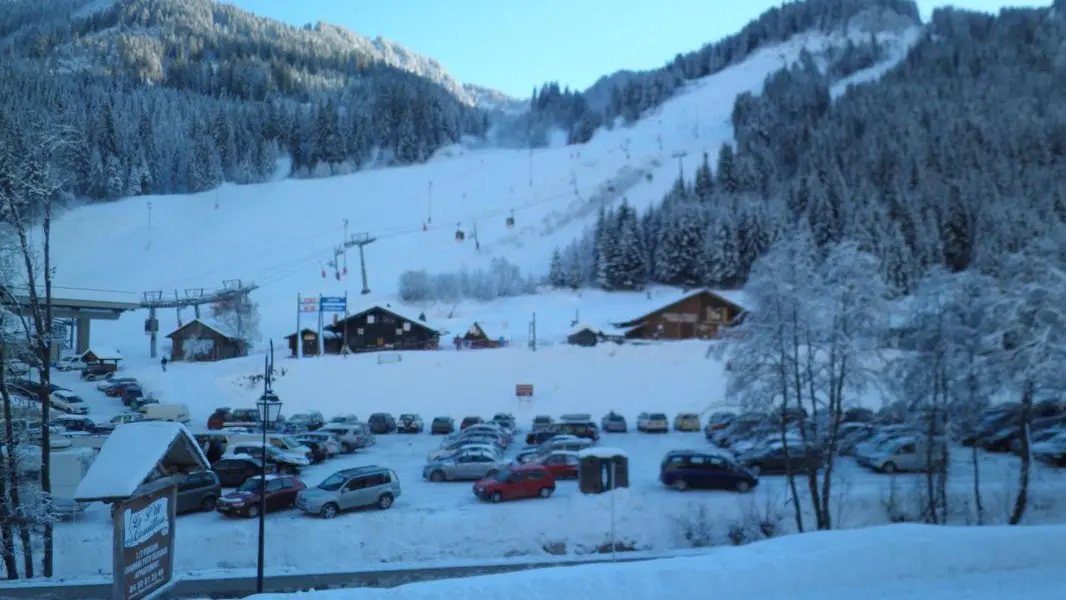 Pistes de ski du Linga, face au chalet. Liaison avec Avoriaz.