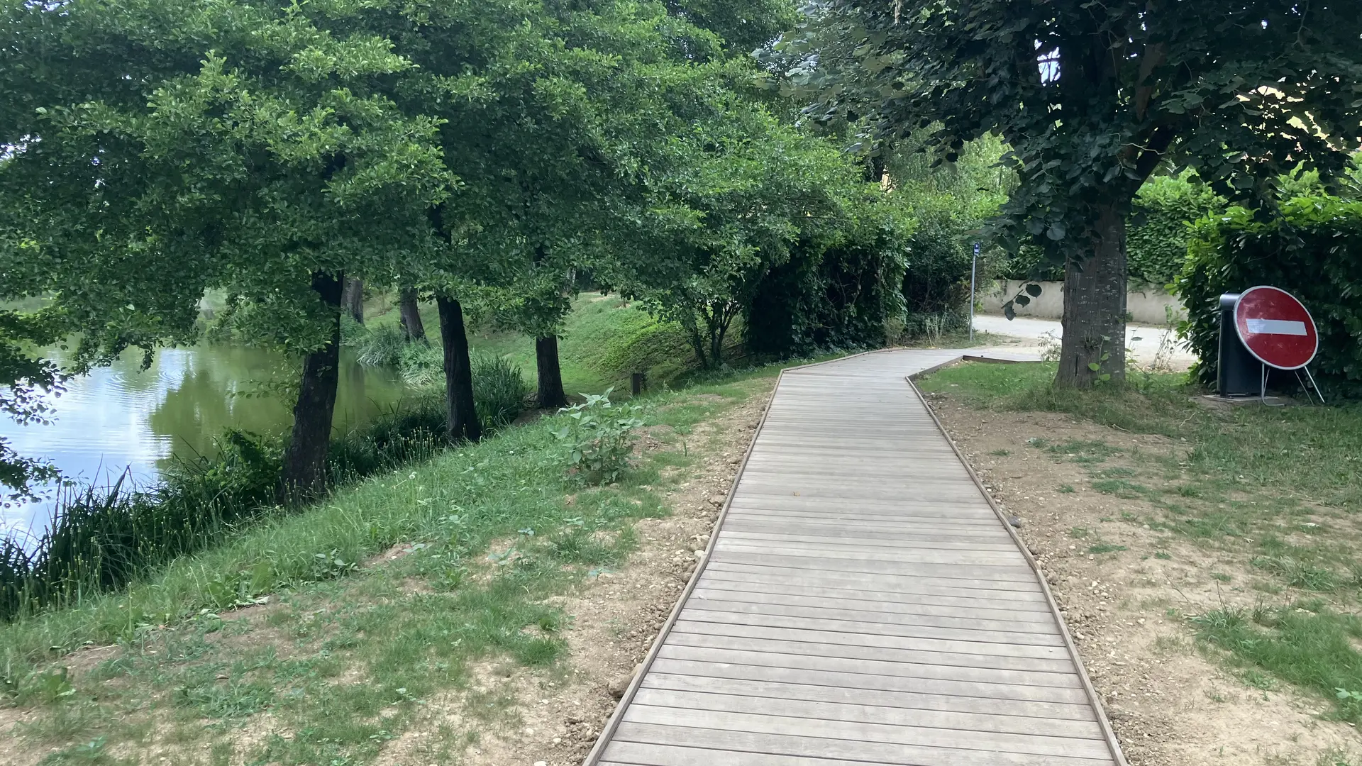 cheminement etang d'Anneyron