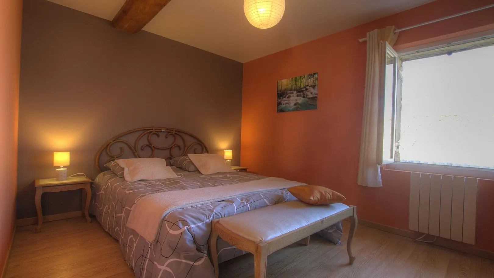 Chambre située au 1er étage. Un lit en 160 est à votre disposition.