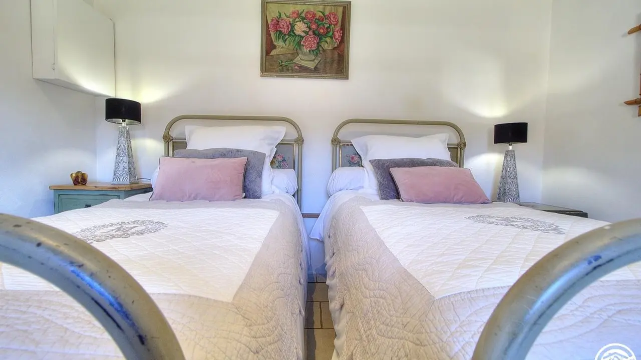 2e chambre avec 2 lits simple