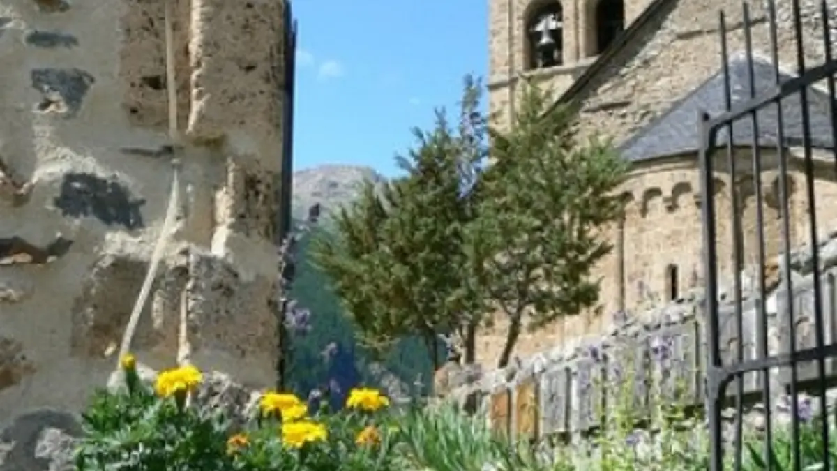 Le porche de l'église de la Grave