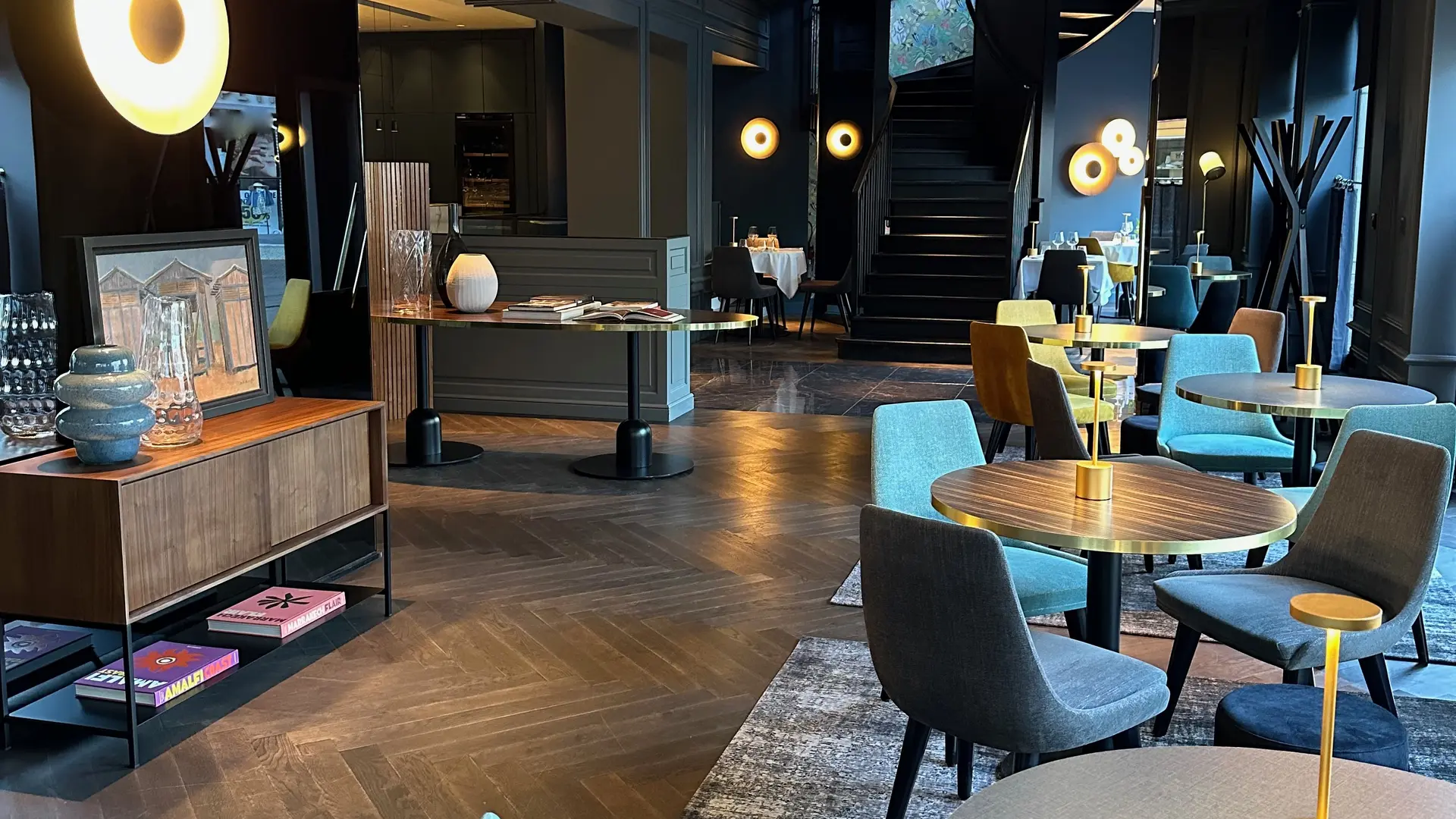 Salon bar