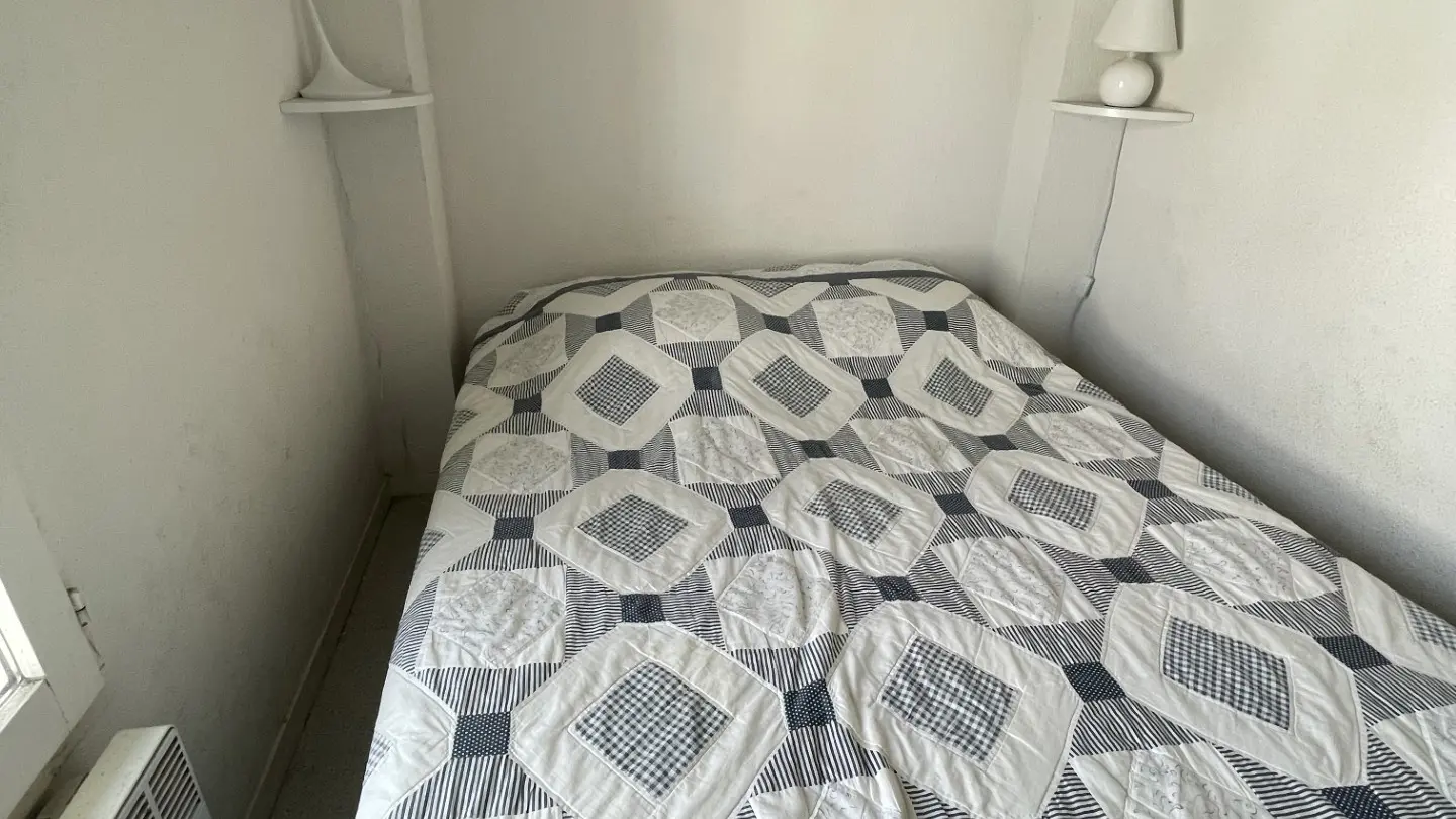 Erstes Schlafzimmer - Doppelbett
