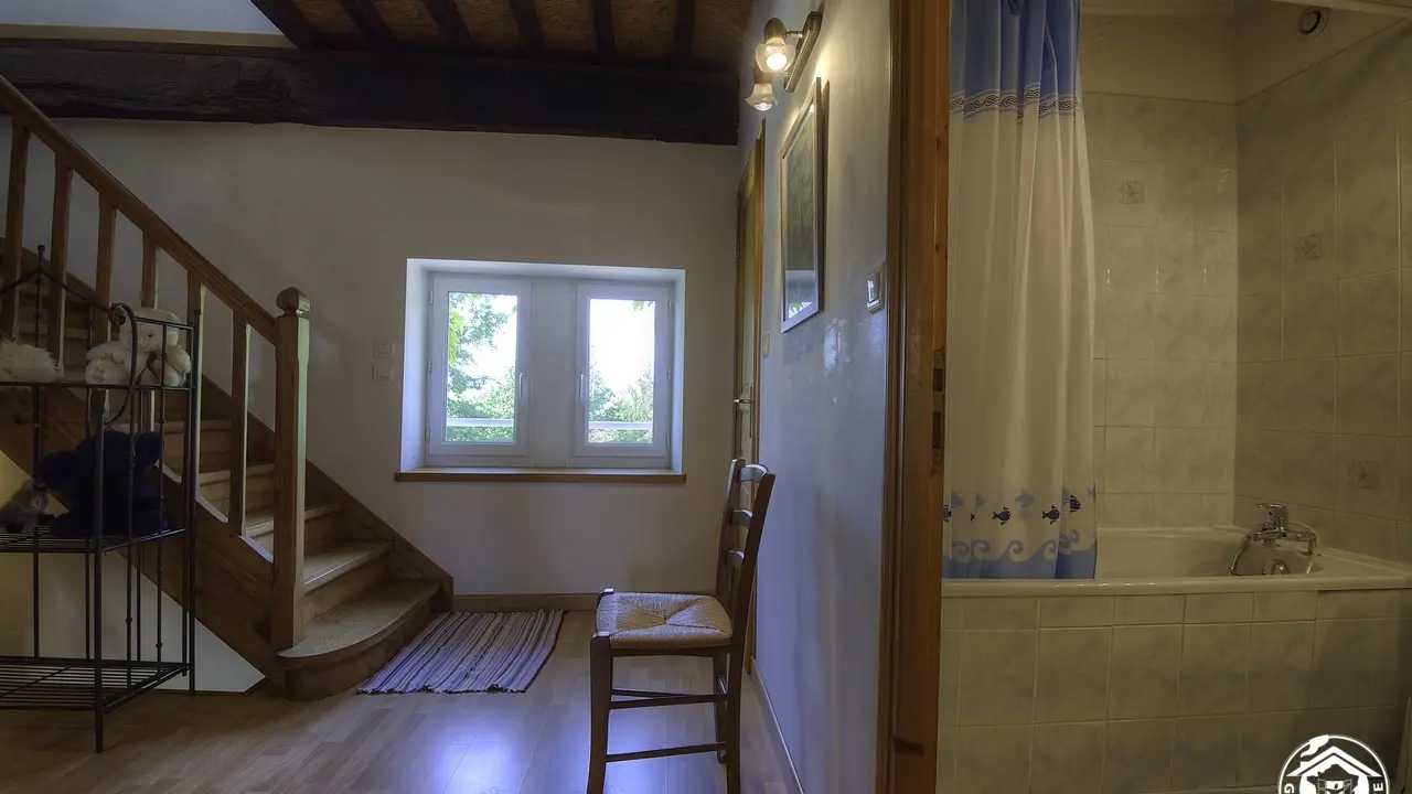 la salle de bain au 1er étage