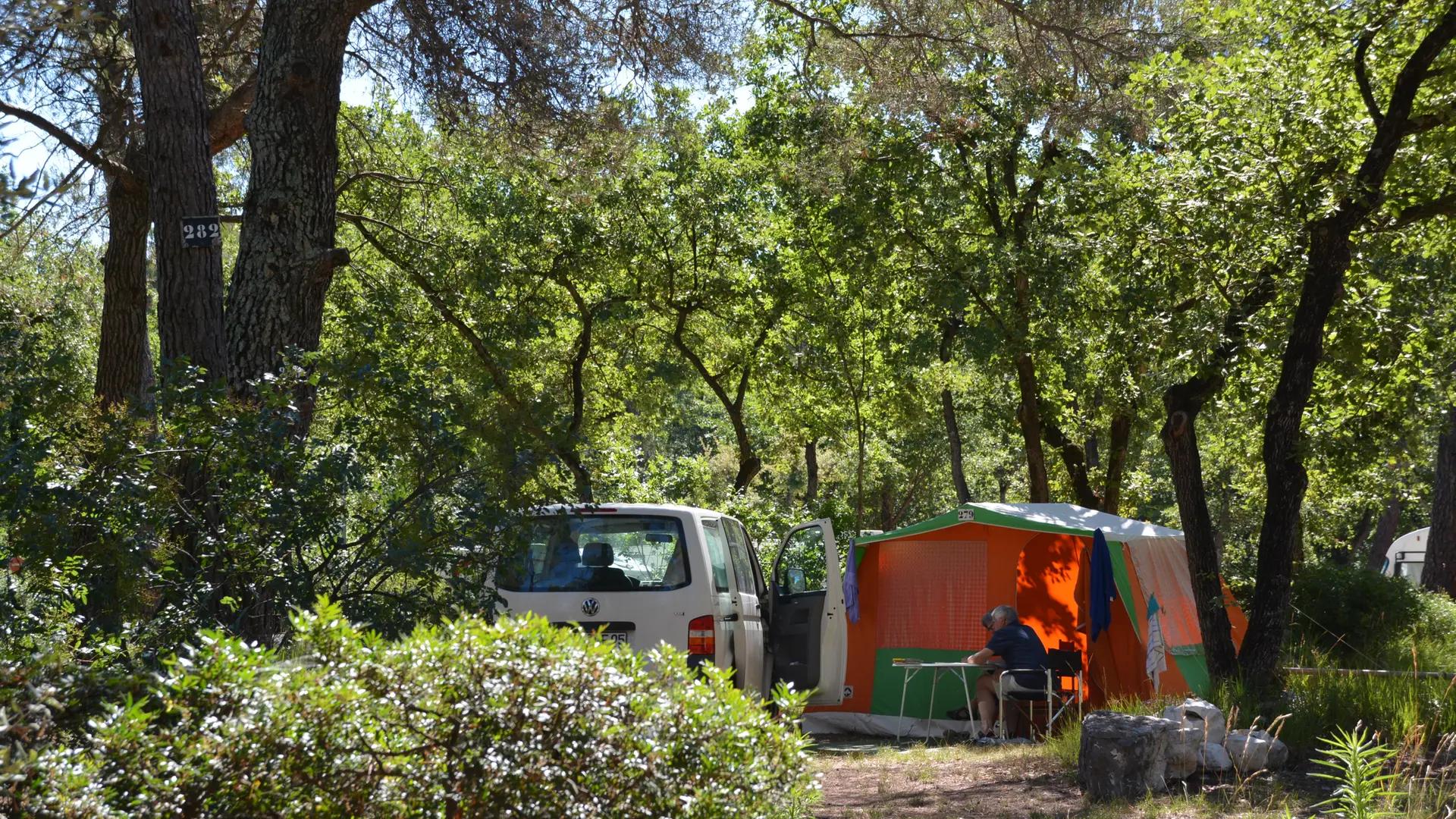 emplacements sans électricité Camping Domaine de la Bergerie Vence