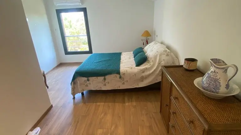 chambre premier étage avec superbe vue sur la vallée