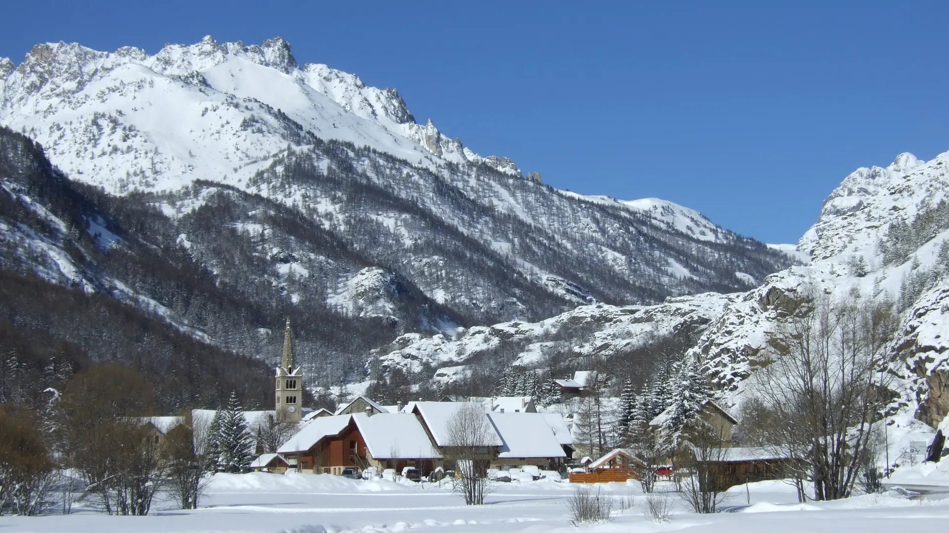 Village sous la neige