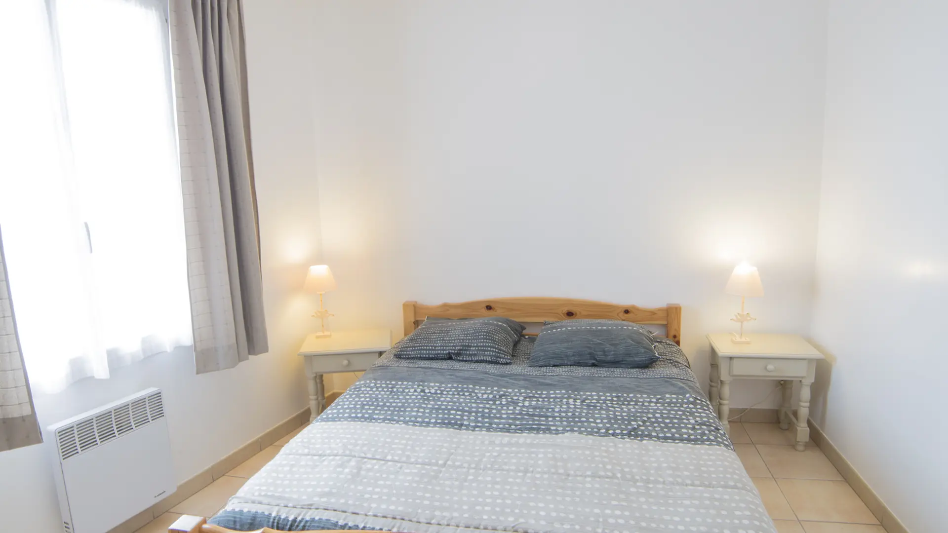 Schlafzimmer 1