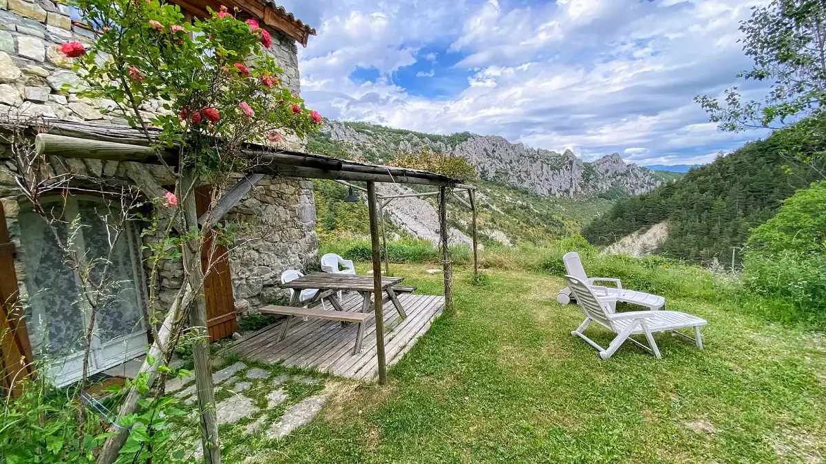 Terrasse avec salon de jardin