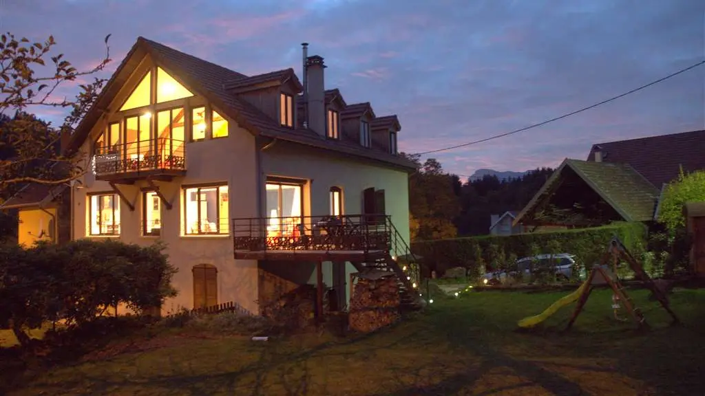 Le gîte de Belledonne par une soirée d'été.