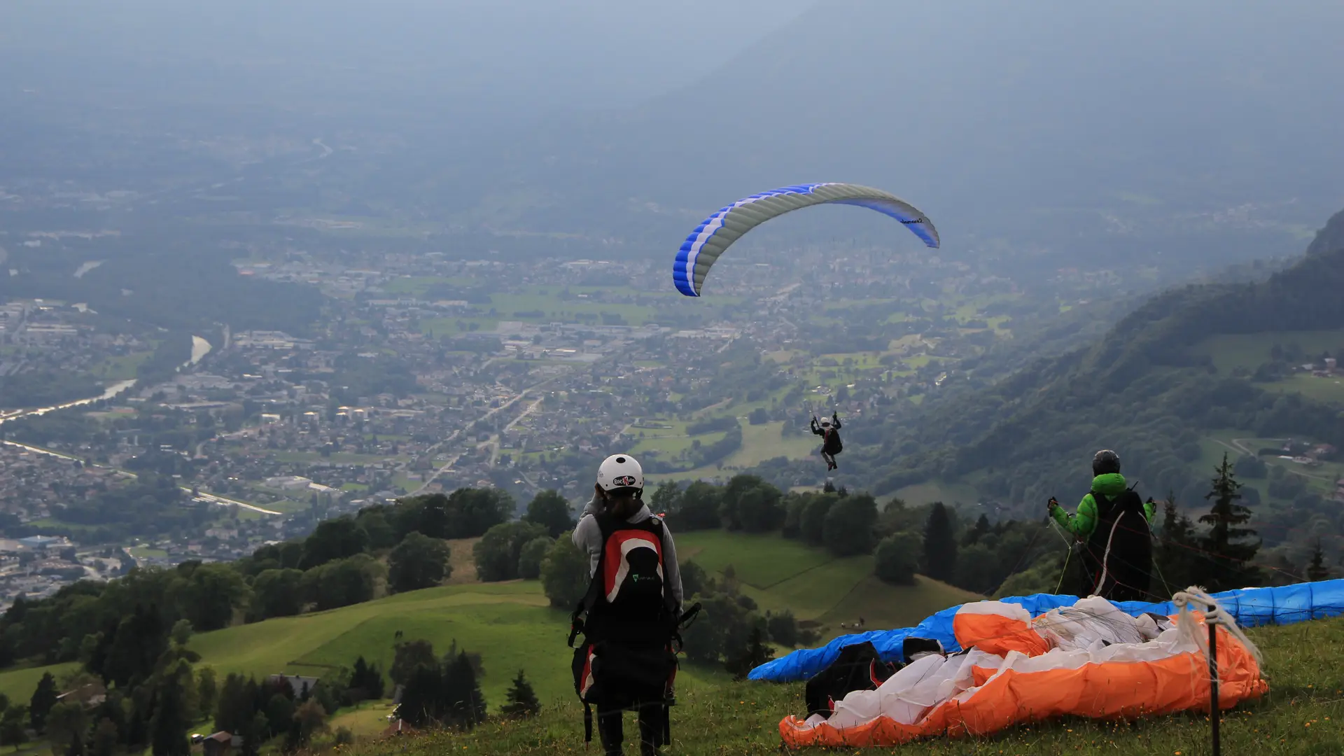 Opstijggebied boven de stad Cluses
