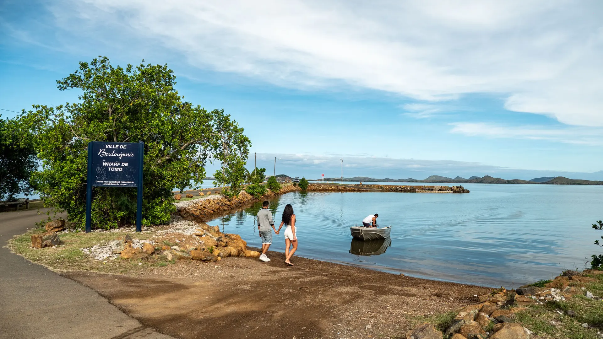 Débarcadère - Wharf de Tomo