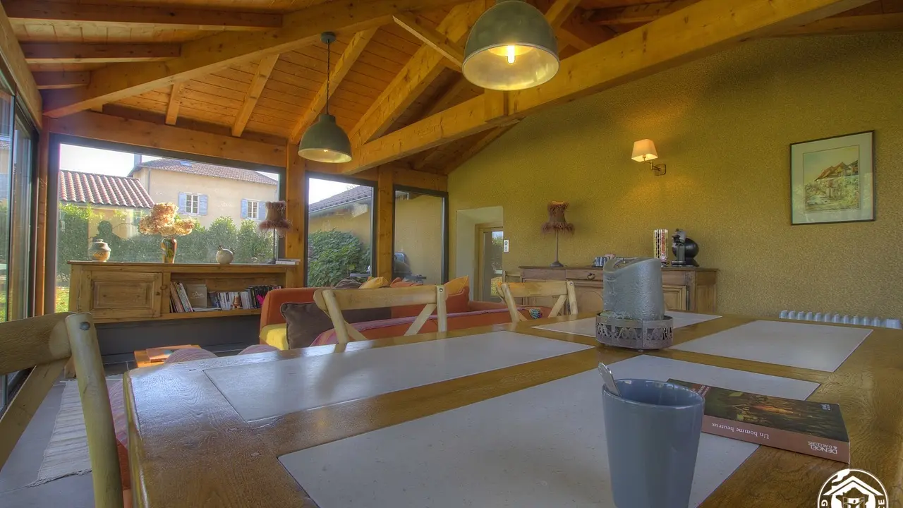 Salon-salle à manger pour nos hôtes