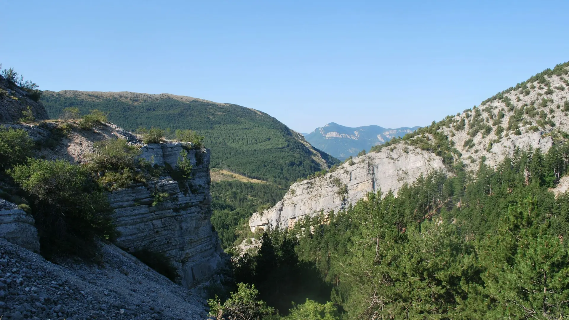 La montagne et les gorges de Saint-Genis