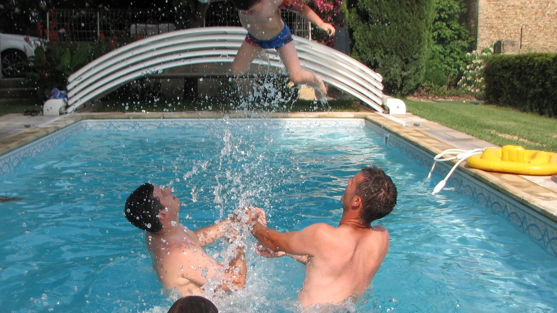 Gîte les Cigalons - la piscine