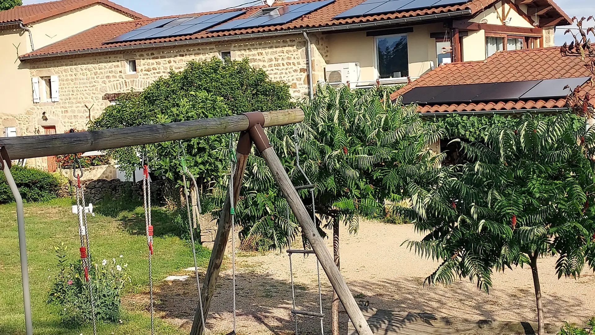 nombreux équipements pour enfants
