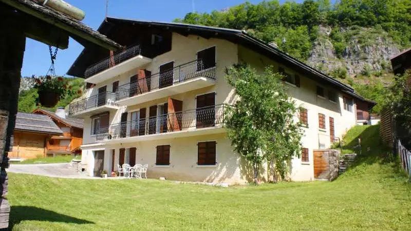 Facade de la résidence en été/ Facade of the residence  - Touvière n° 4 - Le Grand-Bornand
