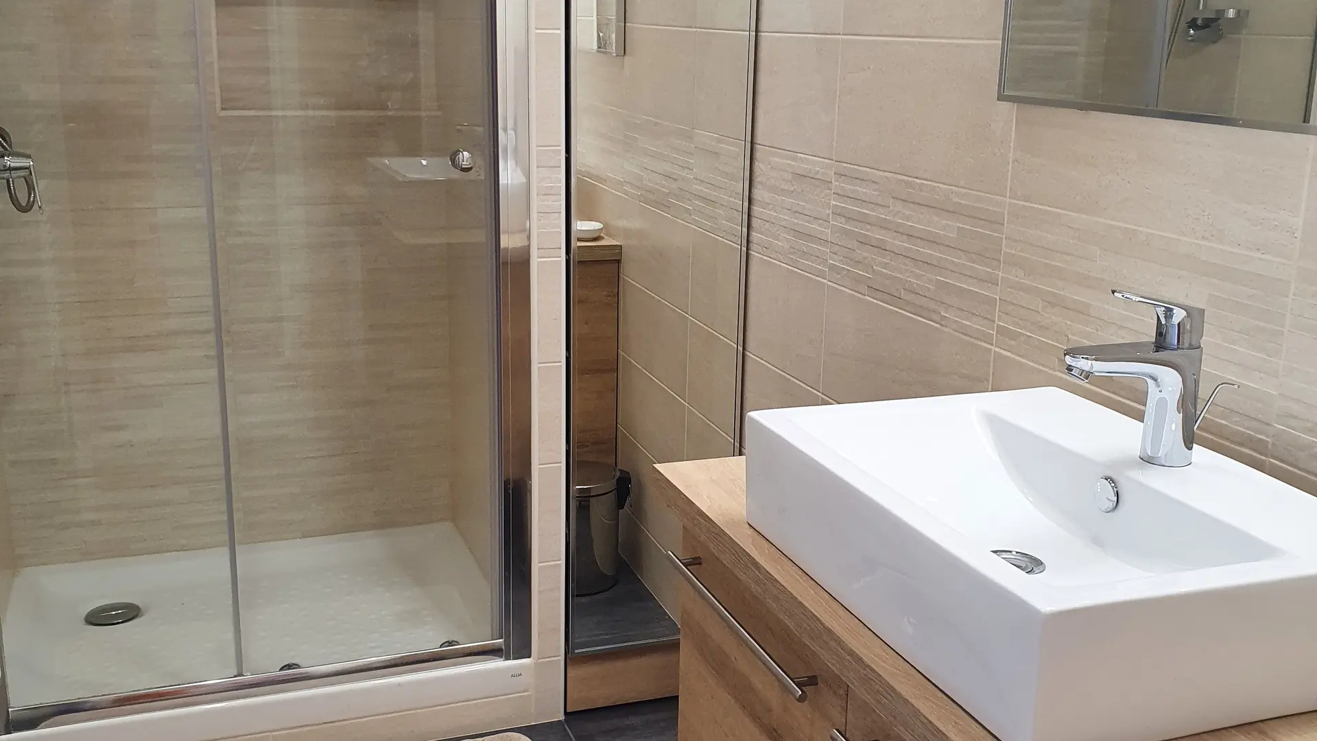 Salle de douche Gîte Magnolia à Colomars Gîtes de France Alpes-Maritimes