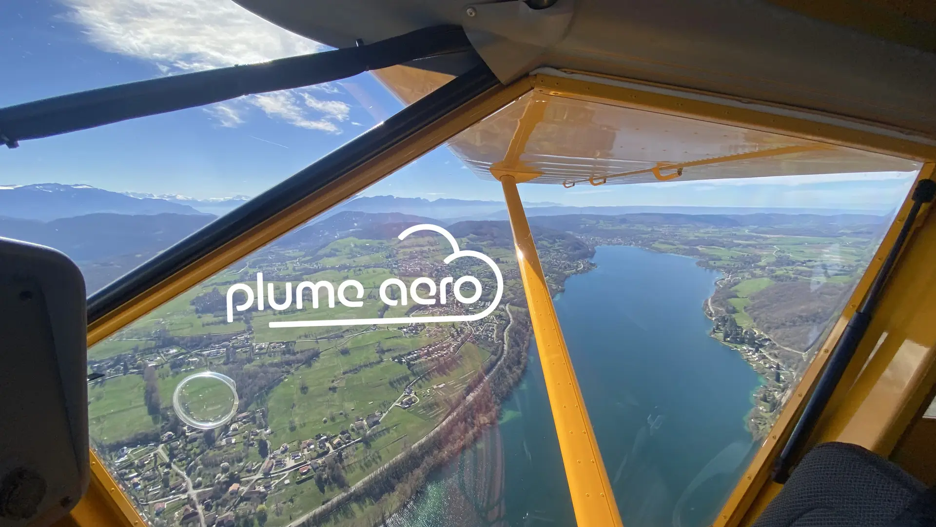 Lac de Paladru vu du ciel en ULM