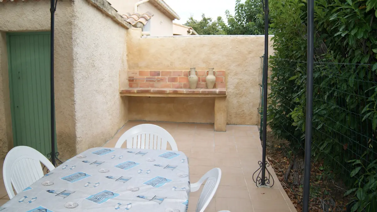 Depuis la fin de l'été 2017, un nouveau barbecue est à disposition à côté de la piscine.