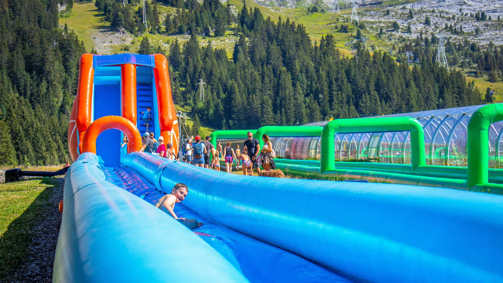 Vue d'ensemble de la pentaglisse pour les tout-petits