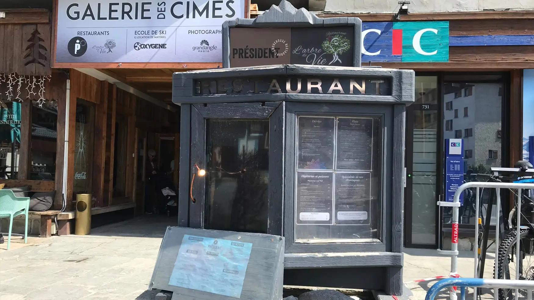 Entrée Galerie des cimes_Oxygène Ski Shop