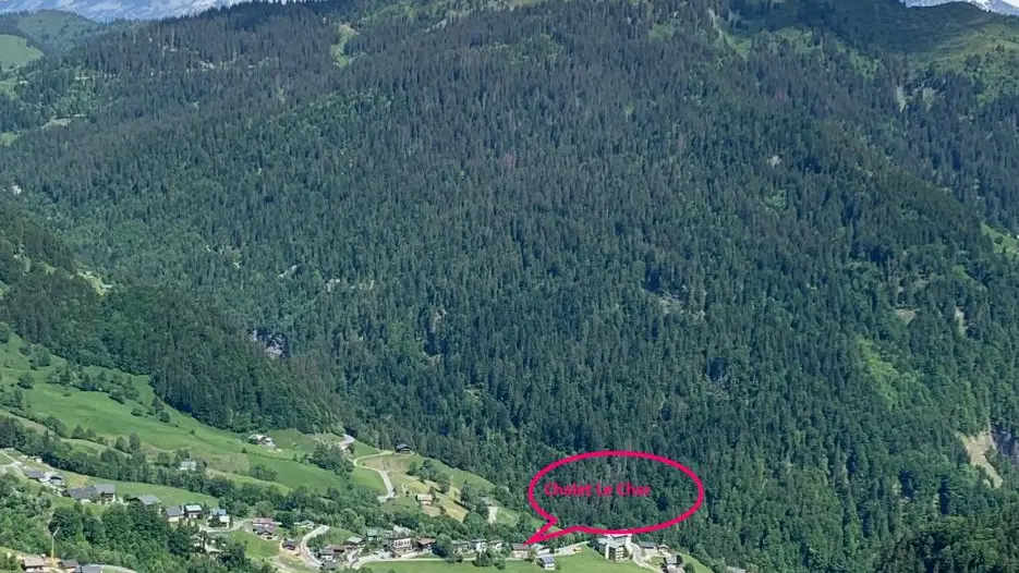 LE VILLAGE DE LA GIETTAZ - VUE DE LA ROUTE DES MONTAGNES