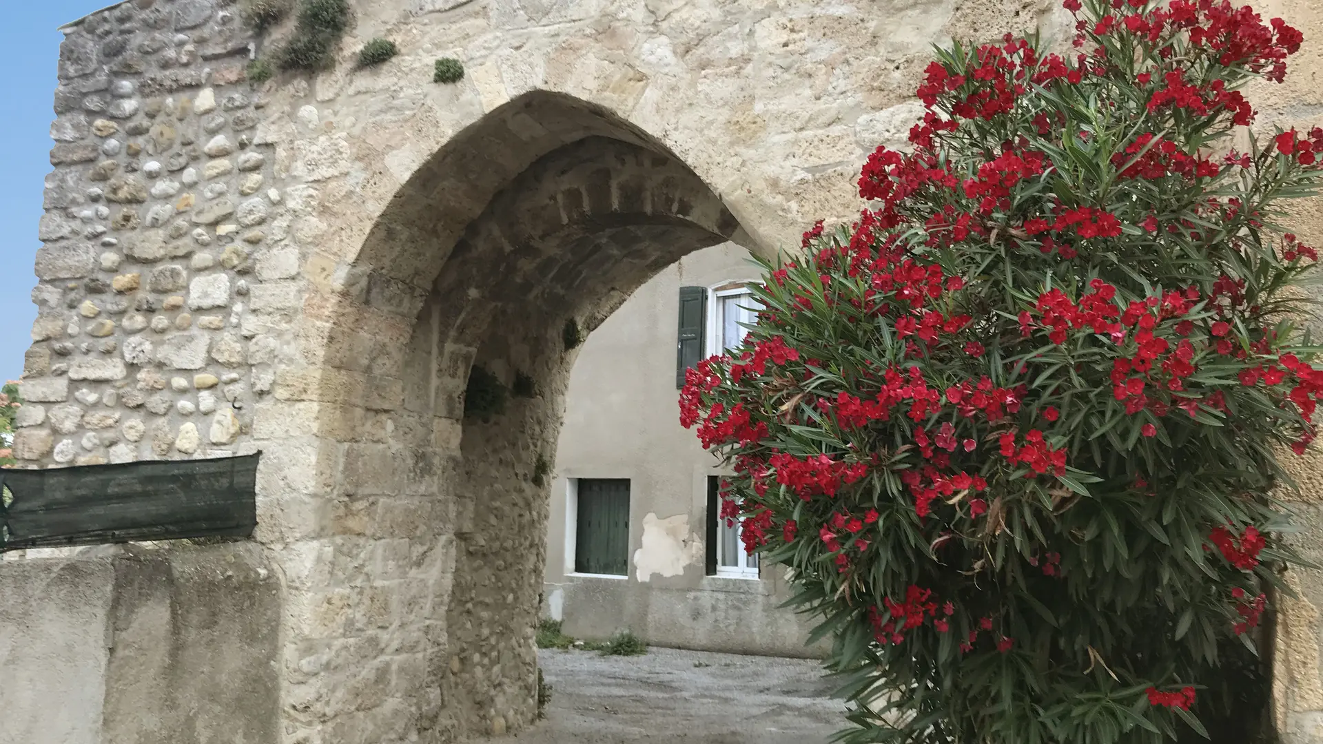 Porte de Moustiers