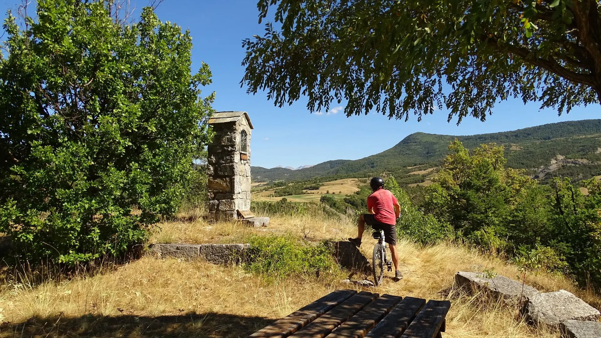 Une aire de pique-nique, idéale pour faire une pause