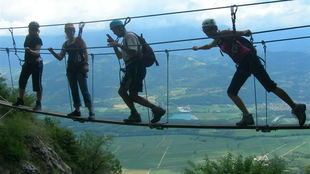 un passage sympa de la Via Ferrata (sur internet : vire des lavandieres ou le Grand diedre )