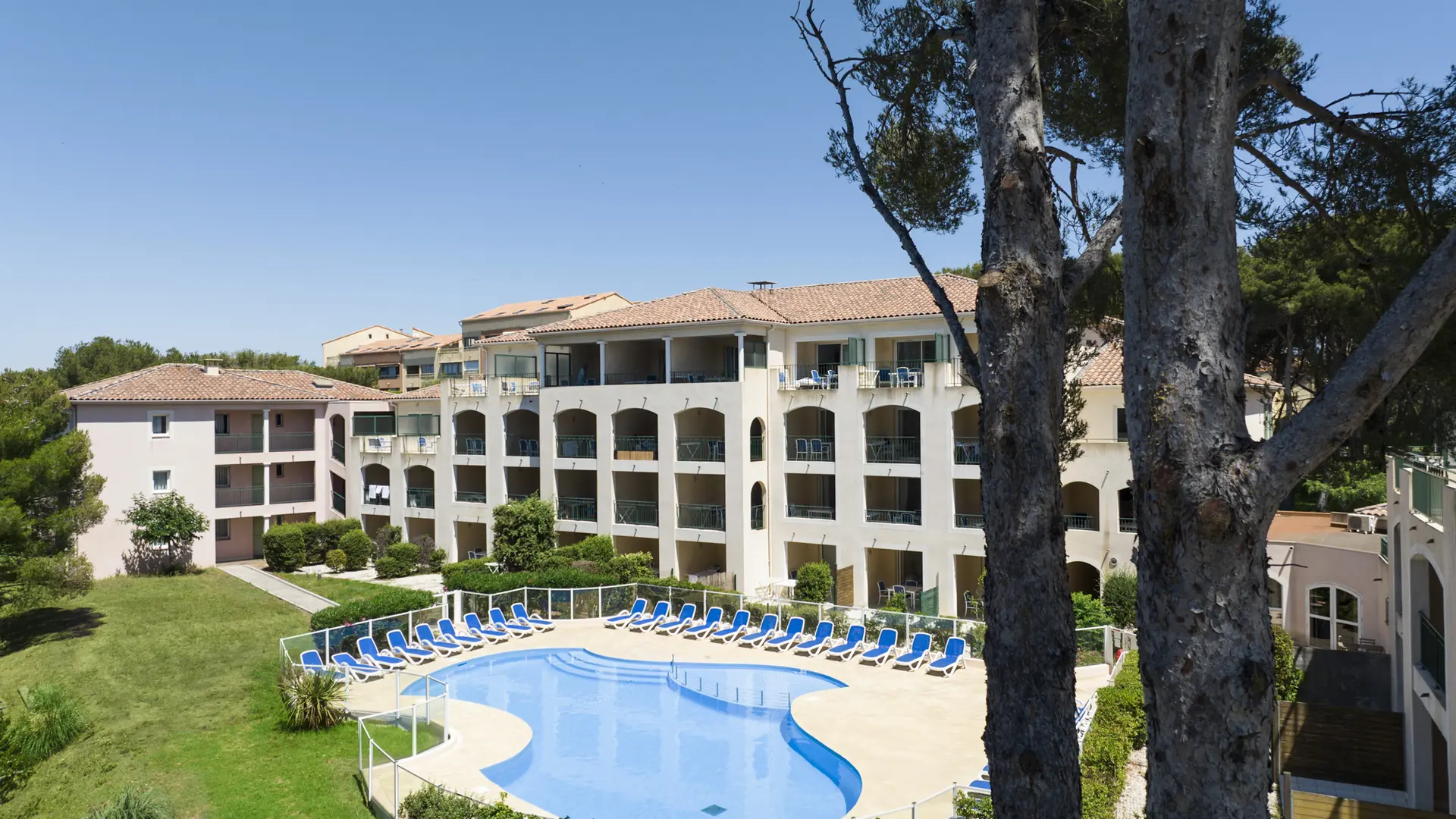 Résidence avec piscine