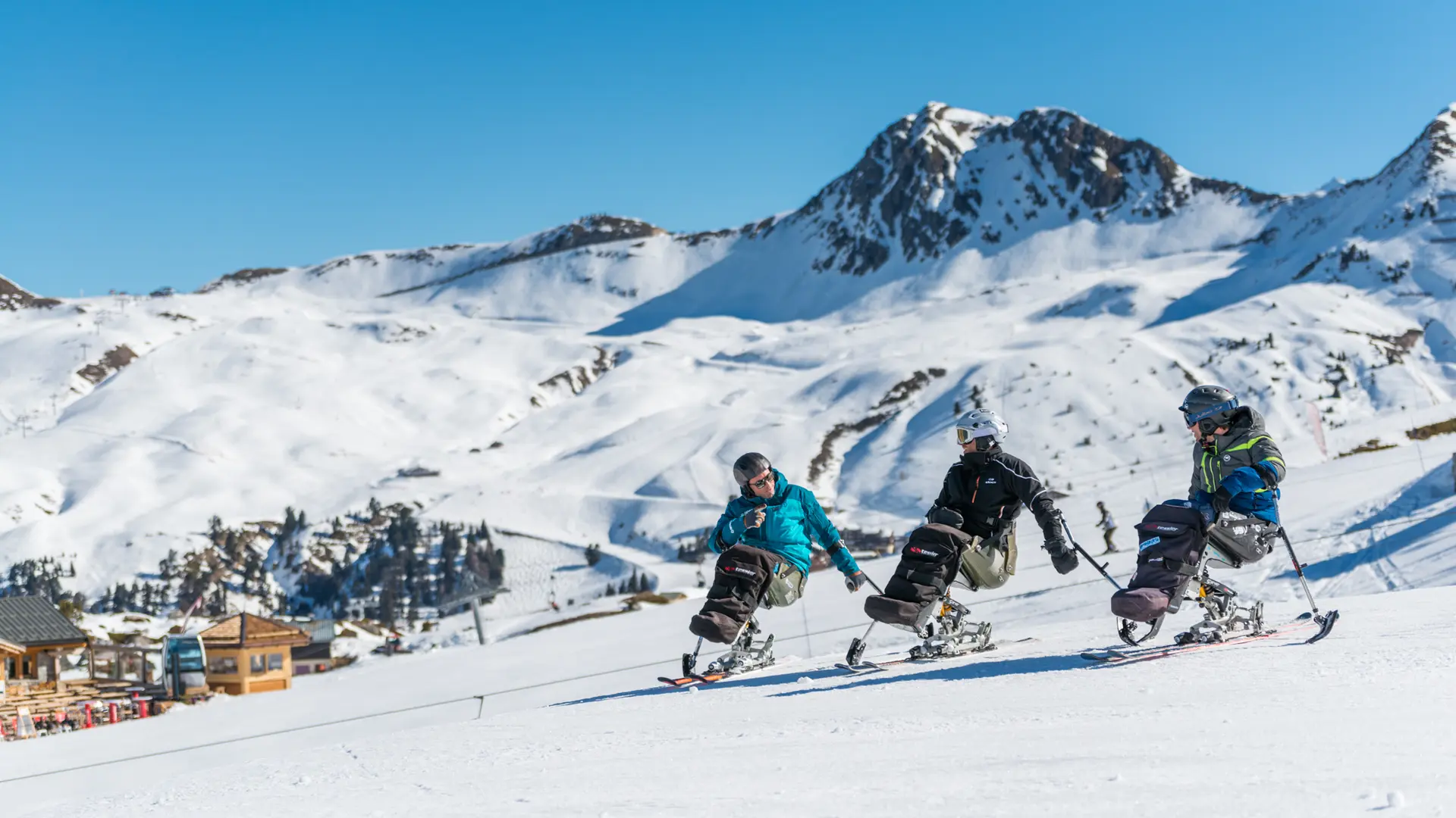Des moniteurs patients et qualifiés qui vous conduiront progressivement vers l’autonomie à ski.